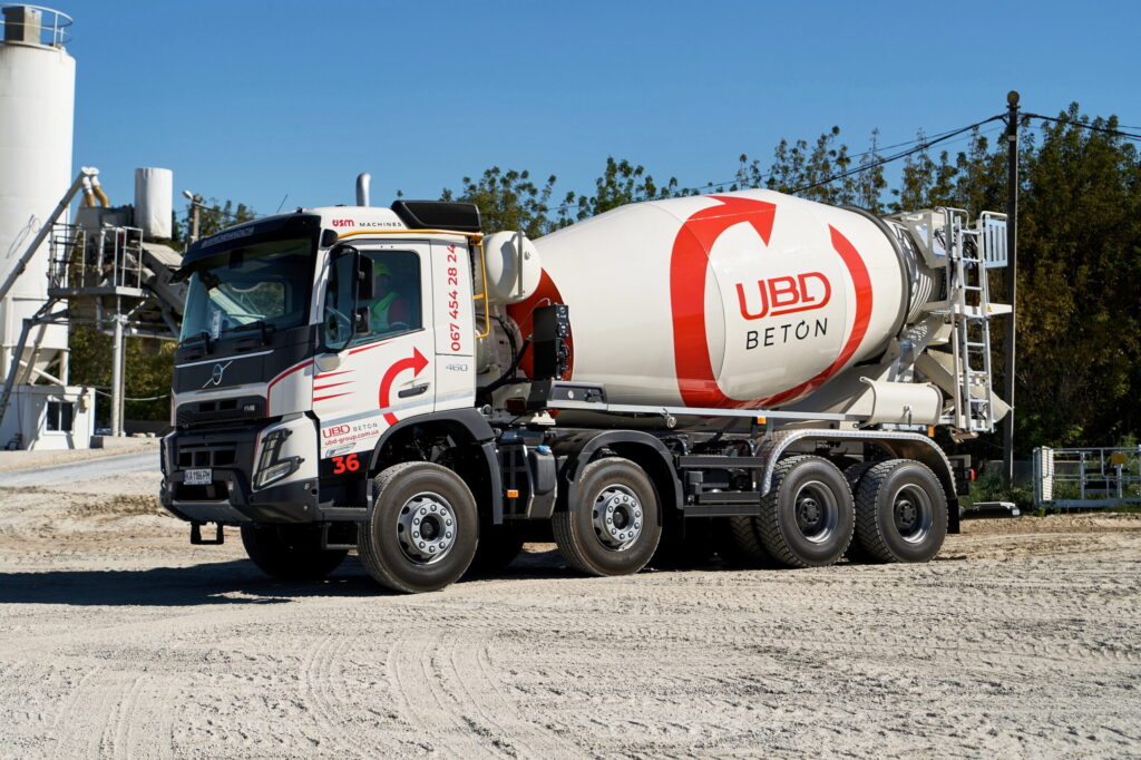 Автобетономіксери та бетононасоси